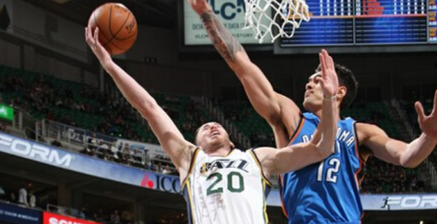 里的球权 里的球权