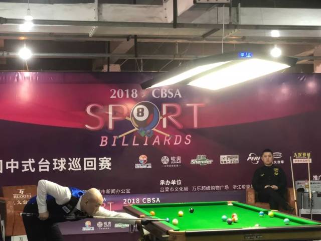 闻发布会上 闻发布会上