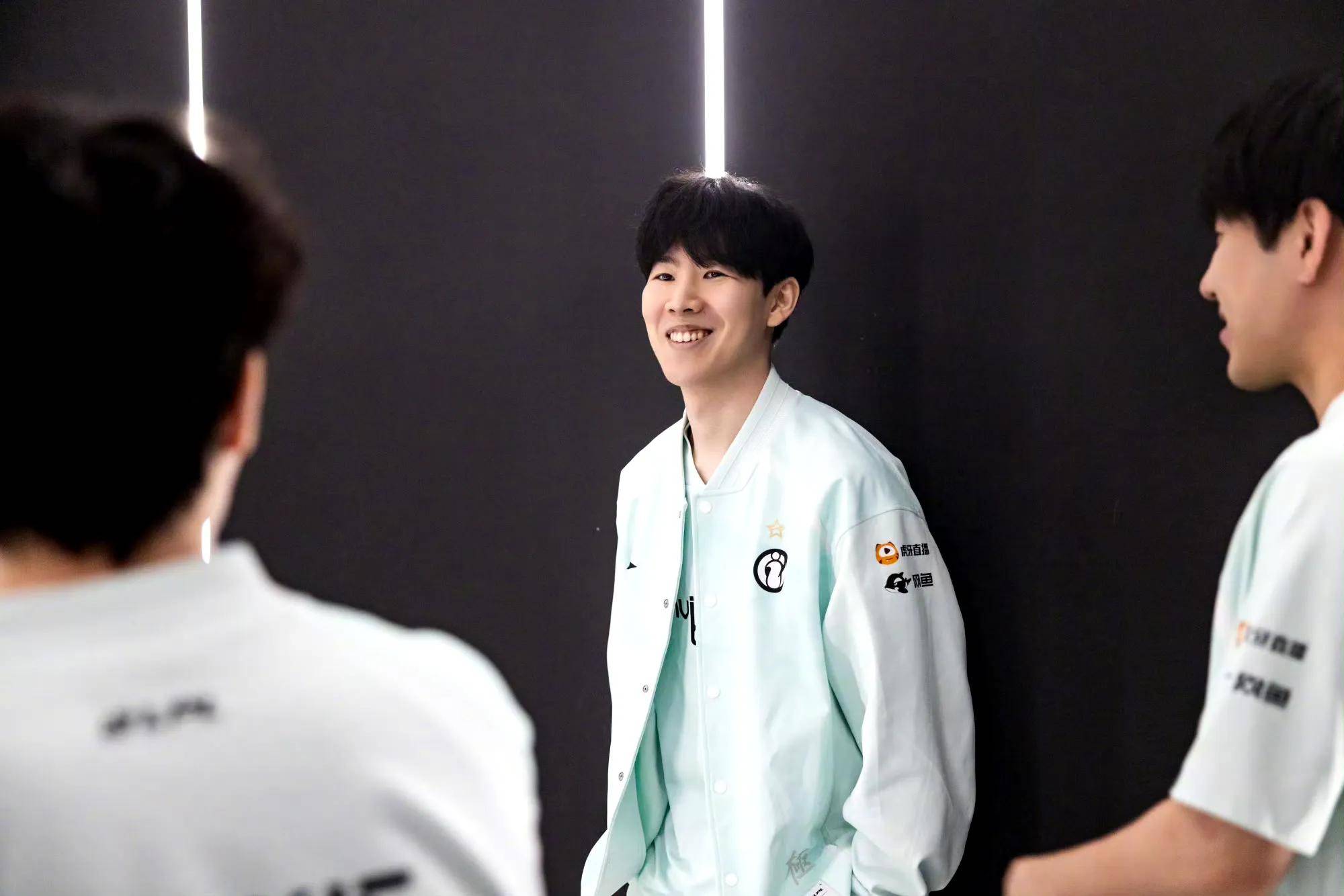 尤其是他职 尤其是他职